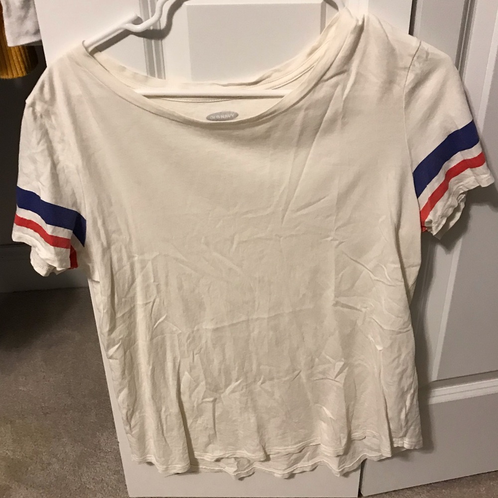white old navy t-shirt
